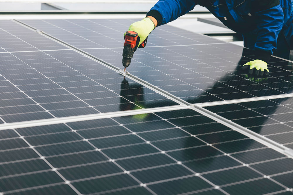 découvrez les coûts des panneaux photovoltaïques, les différents facteurs influençant leur prix et les économies que vous pouvez réaliser sur votre facture d'électricité grâce à cette énergie renouvelable durable.