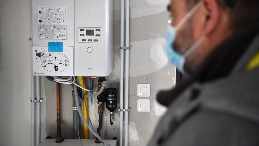 découvrez comment la déduction d'impôt solaire peut réduire vos coûts d'installation de panneaux solaires. informez-vous sur les avantages fiscaux et les critères d'éligibilité pour profiter de cette opportunité écologique et économique.