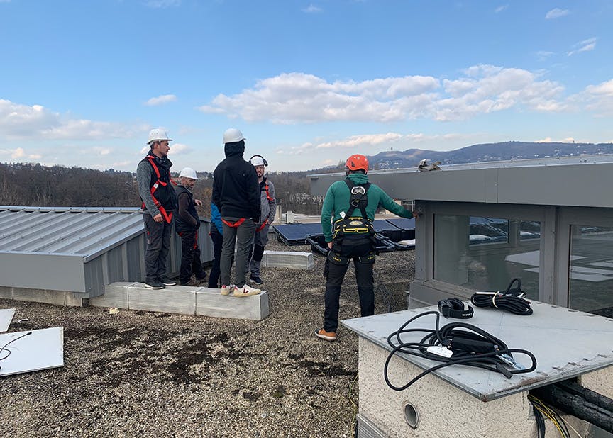 découvrez nos services de dépannage pour panneaux photovoltaïques, garantissant un fonctionnement optimal de votre installation. profitez d'un diagnostic rapide, d'interventions efficaces et d'un accompagnement personnalisé pour maximiser la production d'énergie solaire.