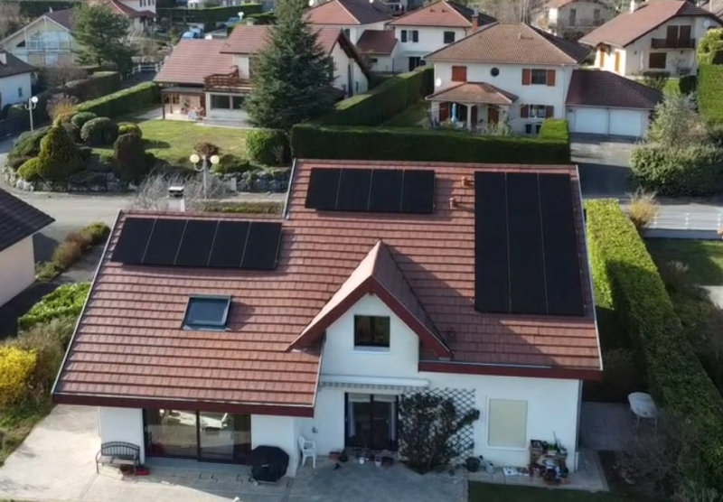 obtenez votre devis photovoltaïque à lausanne rapidement et facilement. découvrez comment passer à l'énergie solaire et profitez des avantages financiers et environnementaux d'une installation photovoltaïque adaptée à vos besoins.
