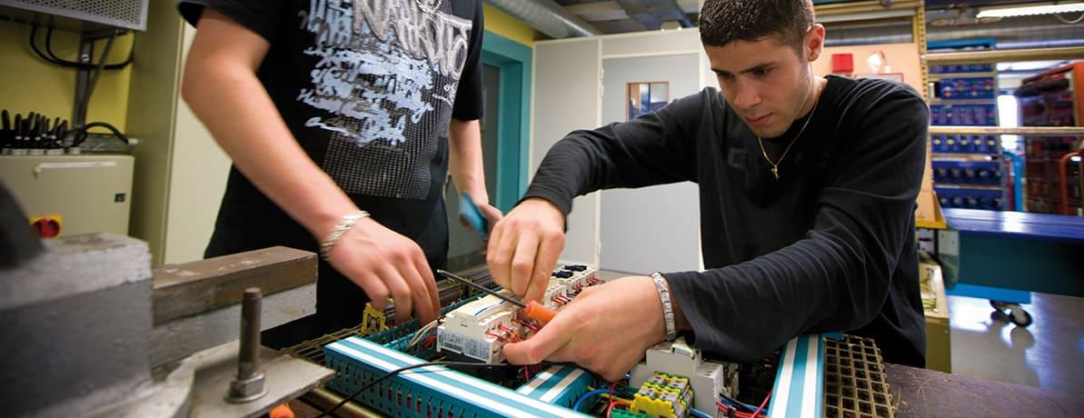 découvrez les solutions de domotique à lyon pour simplifier votre quotidien. contrôlez votre maison à distance, optimisez votre confort et sécurisez votre espace de vie grâce à nos technologies innovantes.