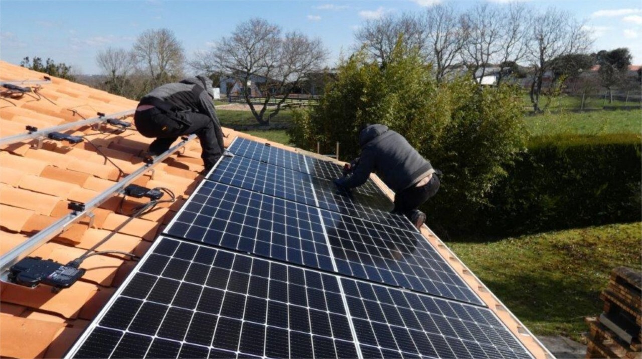 découvrez les avantages de l'énergie solaire, une source renouvelable et durable qui contribue à la réduction des émissions de carbone. apprenez comment exploiter le soleil pour alimenter votre maison, diminuer vos factures d'électricité et préserver l'environnement.