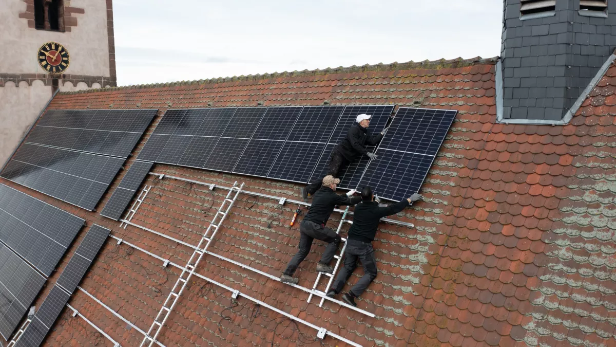 découvrez comment les énergies renouvelables peuvent contribuer à réduire la pauvreté en offrant des solutions durables et accessibles. explorez les initiatives innovantes qui allient durabilité et développement économique pour un avenir meilleur.