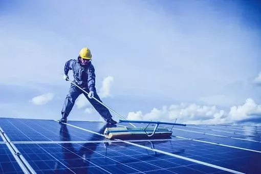 découvrez l'importance de l'entretien des panneaux photovoltaïques pour maximiser leur efficacité et prolonger leur durée de vie. apprenez les meilleures pratiques et astuces pour maintenir vos installations solaires en parfait état.