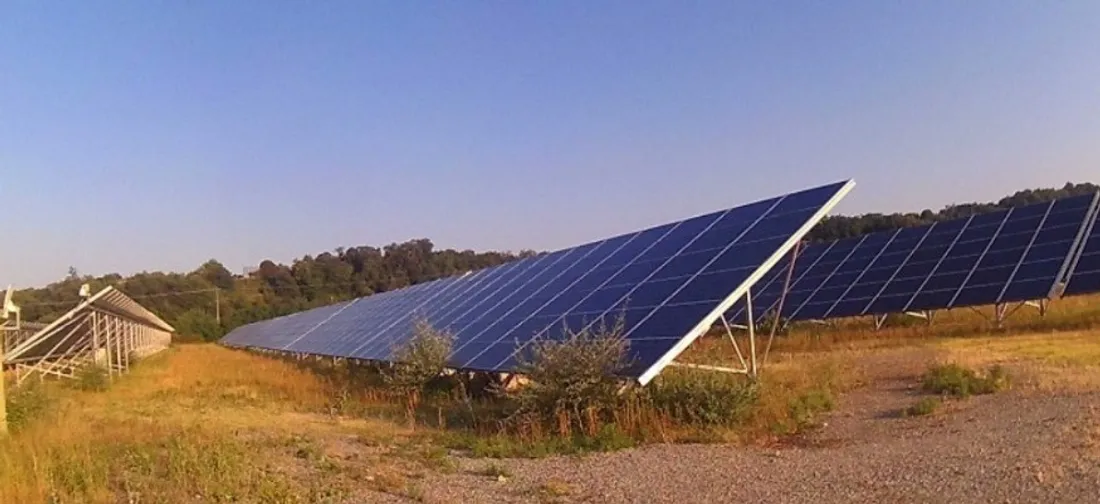 découvrez notre ferme solaire, une initiative innovante qui utilise l'énergie solaire pour produire de l'électricité verte et durable. explorez comment cette installation contribue à la préservation de l'environnement tout en offrant une source d'énergie renouvelable pour les communautés locales.