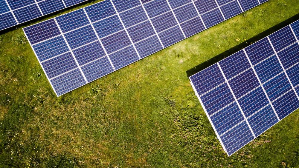 découvrez comment financer votre installation de panneaux photovoltaïques grâce à des solutions adaptées. obtenez des informations sur les aides, subventions et options de crédit pour rendre votre projet d'énergie solaire accessible et rentable.