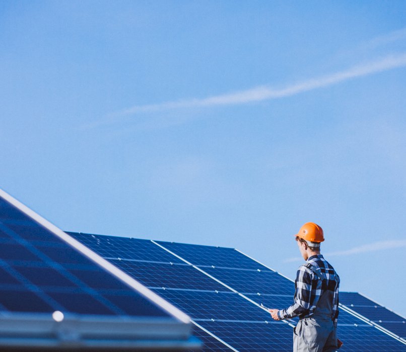 découvrez notre formation complète sur les panneaux solaires, destinée à tous ceux qui souhaitent acquérir des compétences techniques et pratiques dans l'installation et la maintenance de systèmes photovoltaïques. apprenez à tirer parti de l'énergie renouvelable et à contribuer à la transition énergétique.