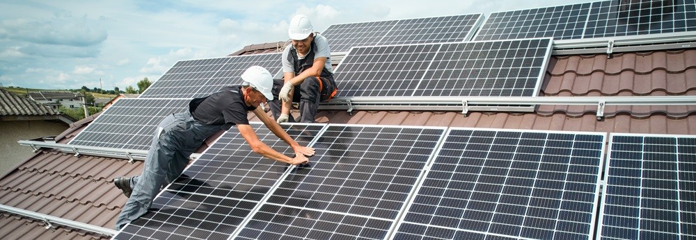 découvrez notre formation photovoltaïque complète et certifiée, idéale pour acquérir les compétences nécessaires à l'installation et à la maintenance de systèmes solaires. devenez un expert en énergies renouvelables et participez à la transition énergétique tout en développant votre carrière.