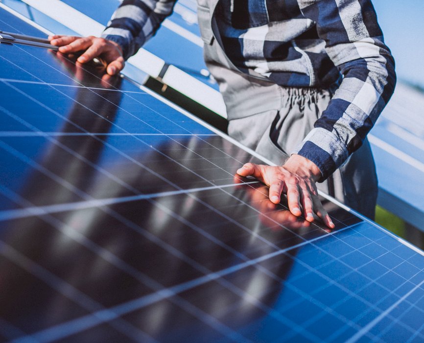 découvrez notre formation solaire en île-de-france, spécialement conçue pour vous aider à maîtriser les technologies de l'énergie solaire. apprenez auprès d'experts du secteur et développez les compétences nécessaires pour réussir dans le domaine des énergies renouvelables.