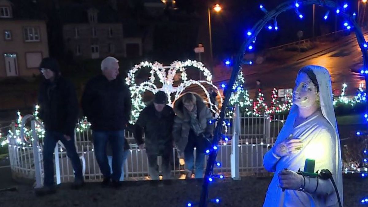 découvrez comment les illuminations de noël influencent nos dépenses énergétiques. cet article explore les effets des décorations festives sur la consommation d'énergie et propose des solutions pour célébrer les fêtes tout en restant éco-responsable.