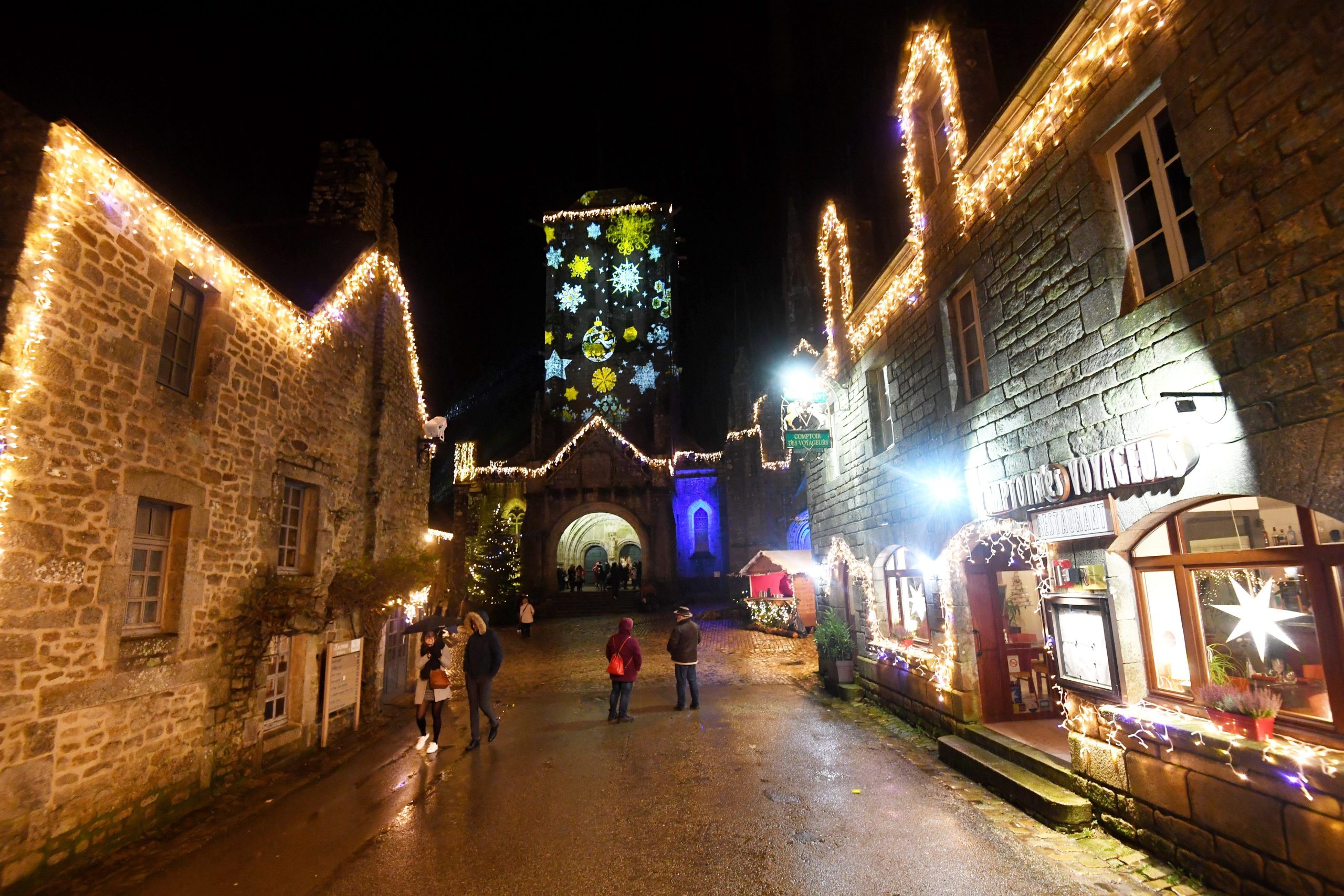découvrez comment les illuminations de noël influent sur nos dépenses énergétiques. analysez l'impact des décorations féeriques sur notre consommation d'énergie et explorez des solutions pour profiter des festivités tout en réduisant notre empreinte carbone.