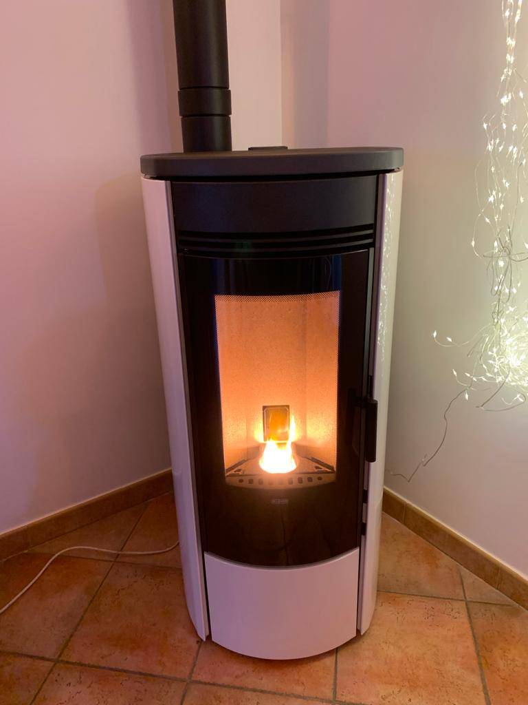 découvrez les services professionnels d'un installateur rge spécialisé dans les poêles à granulés. profitez d'une installation de qualité, respectueuse de l'environnement et bénéficiant d'aides financières. optez pour une solution de chauffage performante et économique.