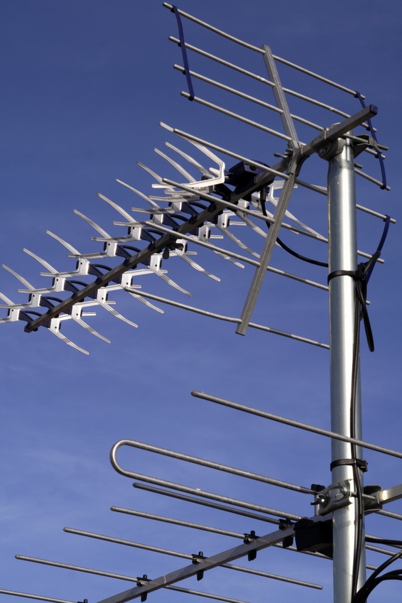 découvrez nos services d'installation d'antennes, garantissant une réception optimale de vos chaînes préférées. nos installateurs qualifiés sont là pour vous conseiller et vous fournir une installation rapide et efficace, adaptée à vos besoins.