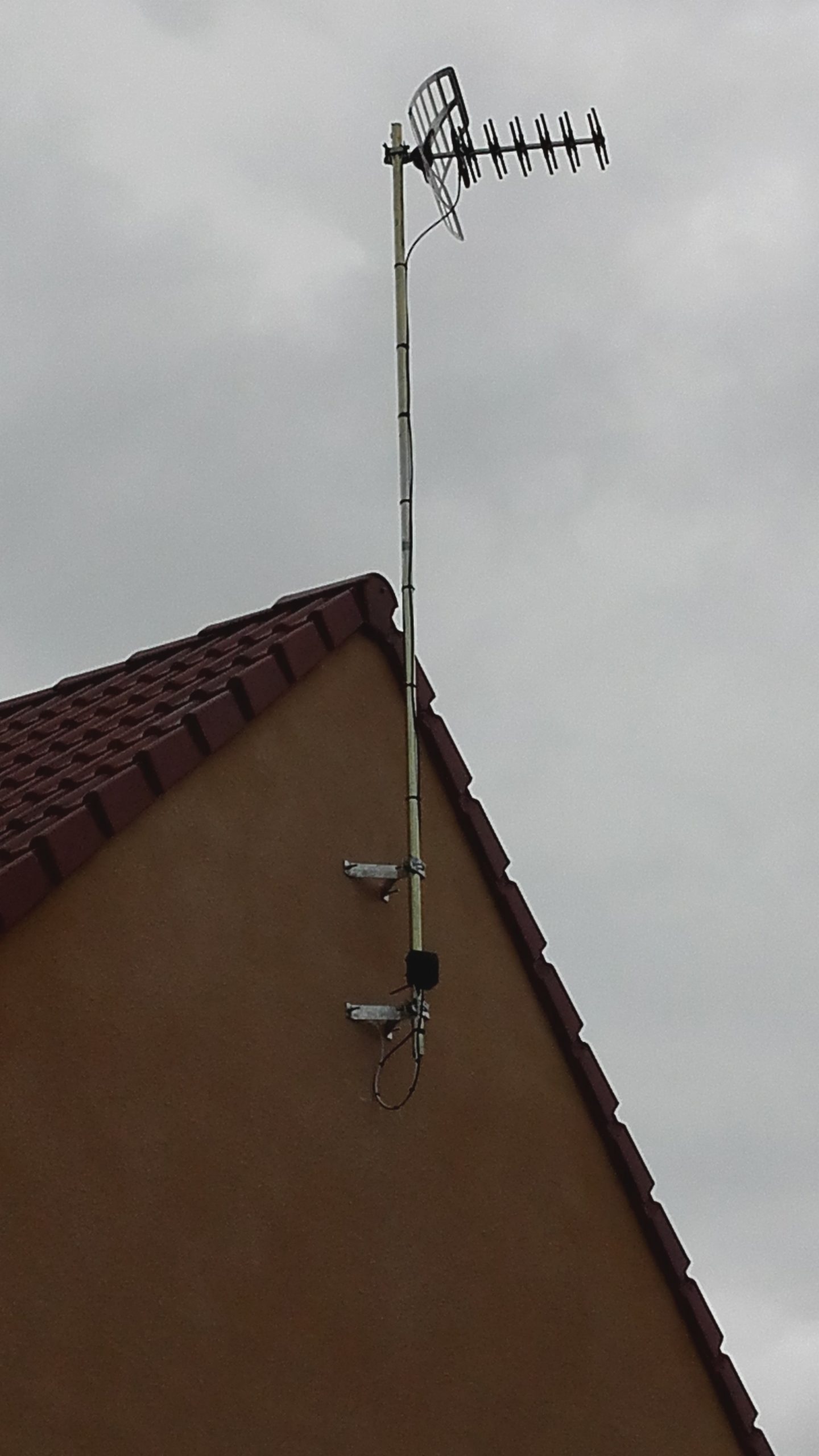 découvrez nos services d'installateur d'antenne tv en seine-et-marne (77) pour une réception optimale des chaînes gratuites et payantes. bénéficiez d'une installation professionnelle, rapide et adaptée à vos besoins audiovisuels. contactez-nous dès maintenant pour un devis personnalisé !