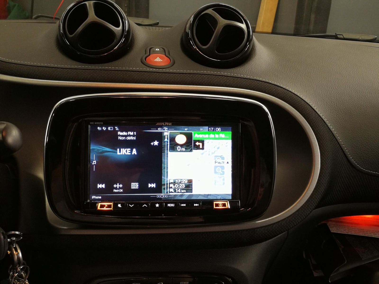 découvrez nos services d'installateur autoradio pour une installation professionnelle et rapide de votre système audio. profitez d'une expérience sonore optimale avec nos experts à votre service.