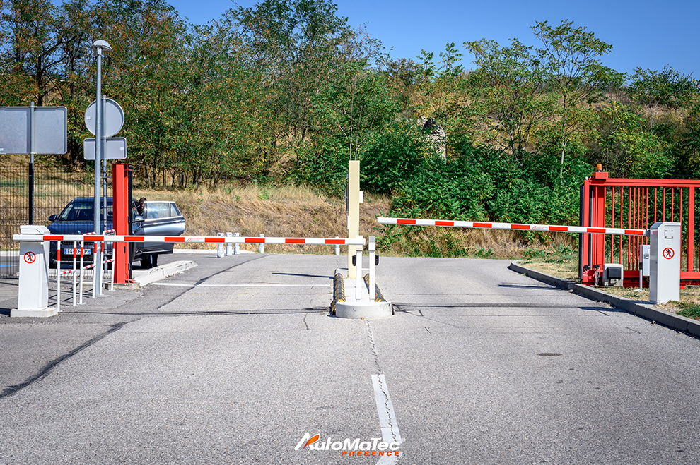 découvrez nos services d'installation de barrières sur mesure pour sécuriser votre espace. profitez d'une expertise professionnelle et d'une qualité irréprochable pour protéger votre propriété avec style. contactez-nous dès aujourd'hui pour un devis personnalisé !