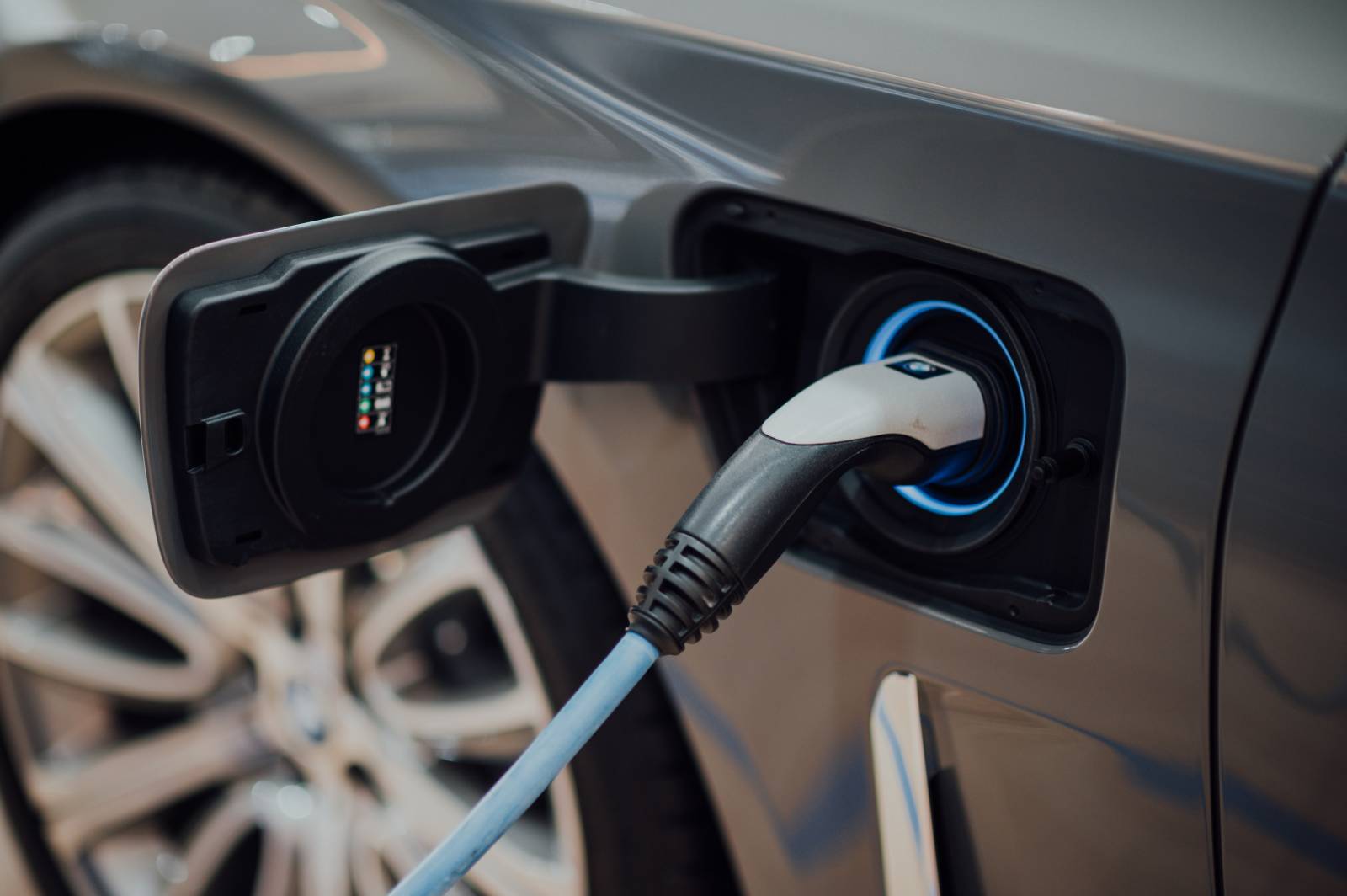 découvrez nos services d'installateur de bornes électriques, experts en solutions de recharge pour véhicules électriques. nous vous garantissons une installation rapide, sécurisée et conforme aux normes en vigueur. faites le choix d'une infrastructure durable pour votre mobilité verte.