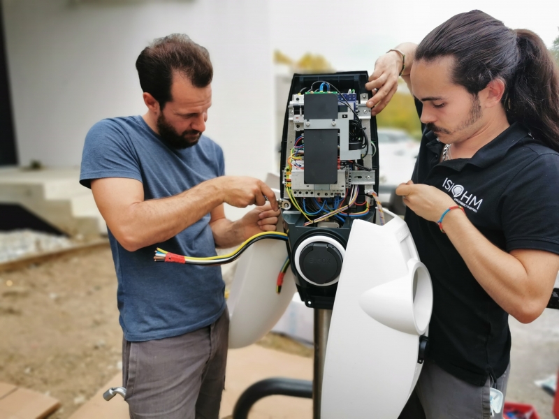 découvrez nos services d'installation de bornes de recharge pour véhicules électriques. profitez d'une expertise professionnelle et d'un accompagnement sur mesure pour une installation rapide et sécurisée chez vous ou en entreprise.