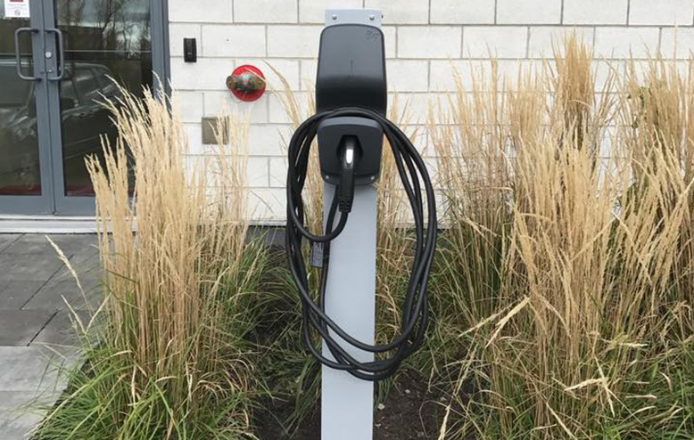 faites le choix d'un installateur de bornes de recharge professionnel pour tous vos besoins en électromobilité. profitez d'une installation rapide et sécurisée pour recharger votre véhicule électrique à domicile ou en entreprise. contactez-nous dès aujourd'hui pour un devis personnalisé et transformez votre expérience de conduite électrique.