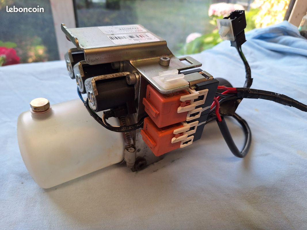 découvrez notre service d'installateur de capotes, spécialisé dans la vente et l'installation de protections pour votre véhicule. garantie de qualité, professionnalisme et expertise pour une mise en place rapide et soignée de votre capote. contactez-nous pour un devis personnalisé.