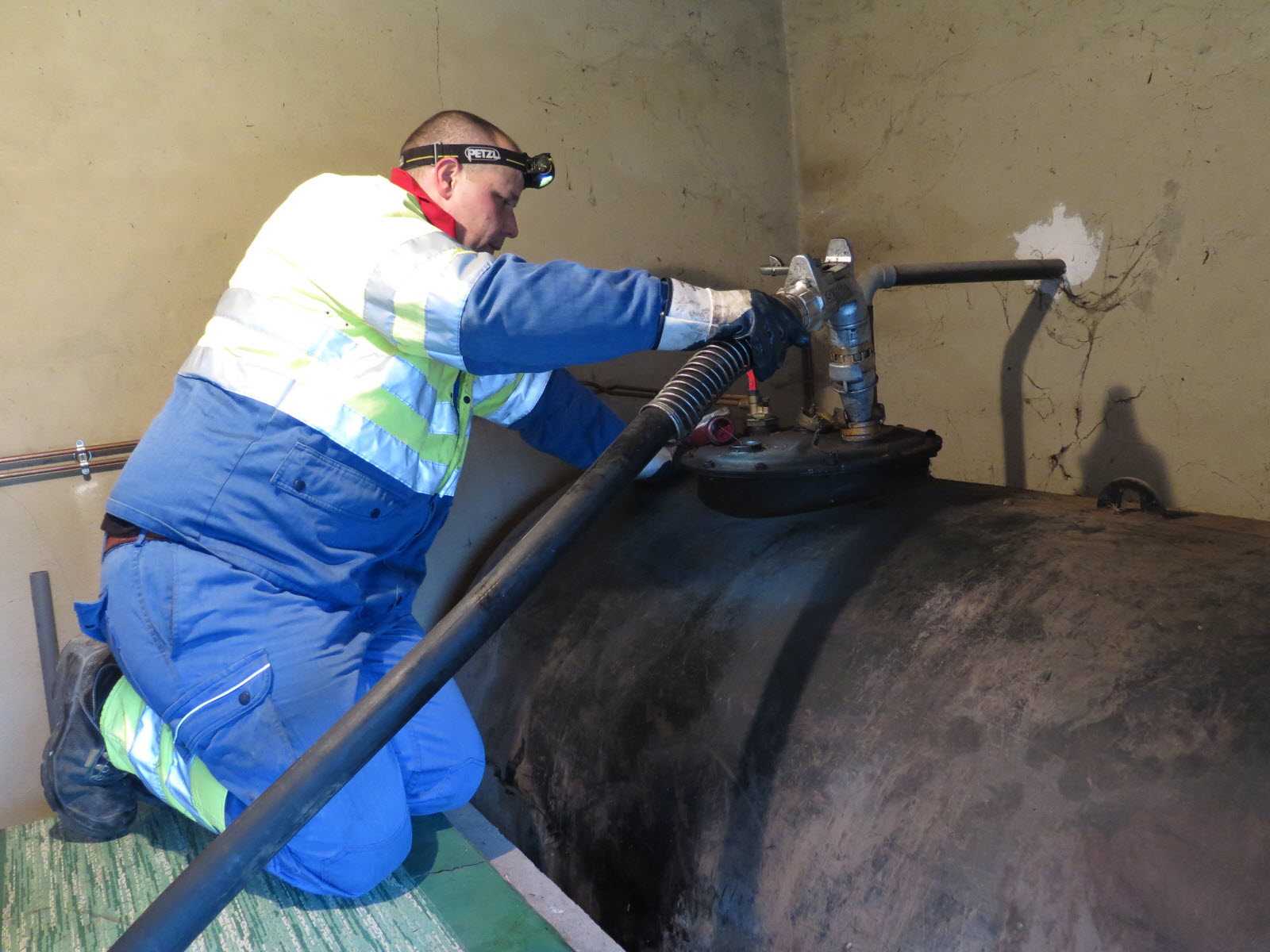 découvrez nos services d'installation de fioul, assurant une mise en place efficace et sécurisée de vos systèmes de chauffage. profitez de notre expertise pour un confort optimal tout au long de l'année.