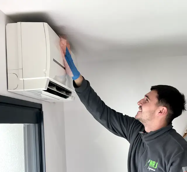 découvrez nos services d'installation de systèmes de climatisation, adaptés à vos besoins et à votre espace. profitez d'un confort optimal tout au long de l'année grâce à nos experts qualifiés. contactez-nous pour un devis personnalisé!