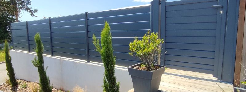 découvrez notre service d'installateur de clôture en aluminium, offrant des solutions durables et esthétiques pour sécuriser et embellir votre espace extérieur. profitez d'une installation professionnelle et personnalisée, adaptée à vos besoins et votre budget.