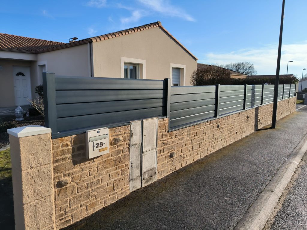 découvrez nos services d'installation de clôtures en aluminium, alliant esthétisme et durabilité. faites appel à nos experts pour sécuriser et embellir votre espace extérieur.