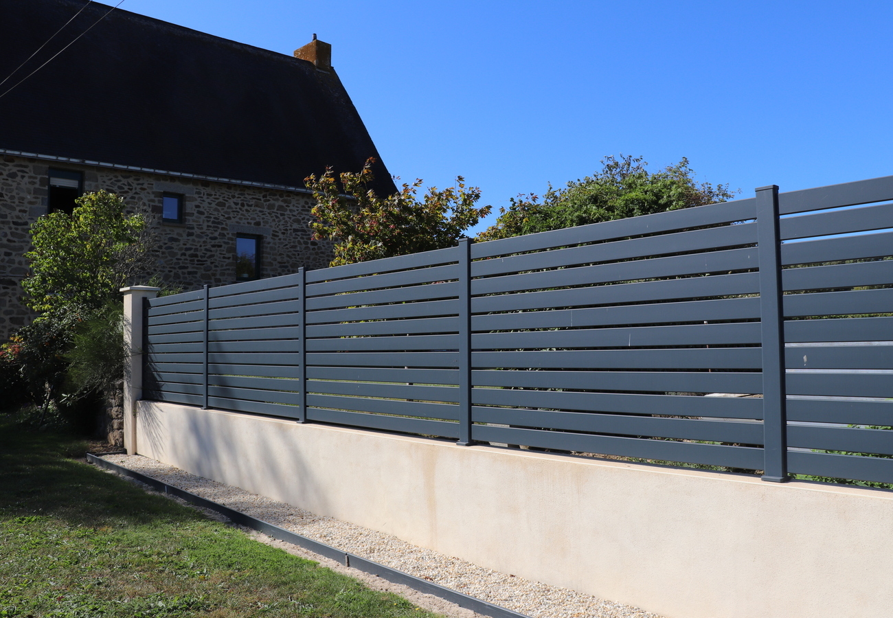 découvrez les services d'un installateur de clôture professionnel dans le maine. profitez d'une expertise locale pour sécuriser votre propriété avec des clôtures esthétiques et durables, adaptées à tous vos besoins. contactez-nous pour un devis personnalisé!