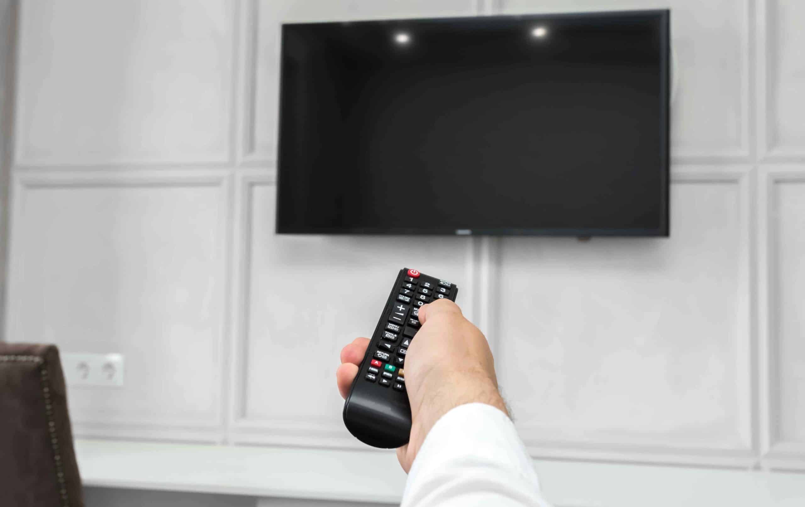 confiez l'installation de votre télévision à un professionnel pour un résultat optimal. notre service d'installateur tv assure un montage soigné, le réglage des paramètres pour une qualité d'image parfaite et une intégration harmonieuse dans votre intérieur.