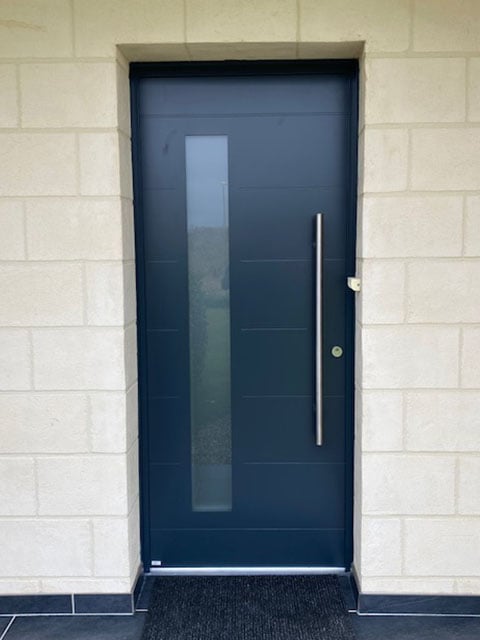 découvrez nos services professionnels de pose de porte, garantissant une installation rapide et de qualité, adaptée à vos besoins. offrez à votre intérieur une touche d'élégance et de sécurité avec nos experts en menuiserie.