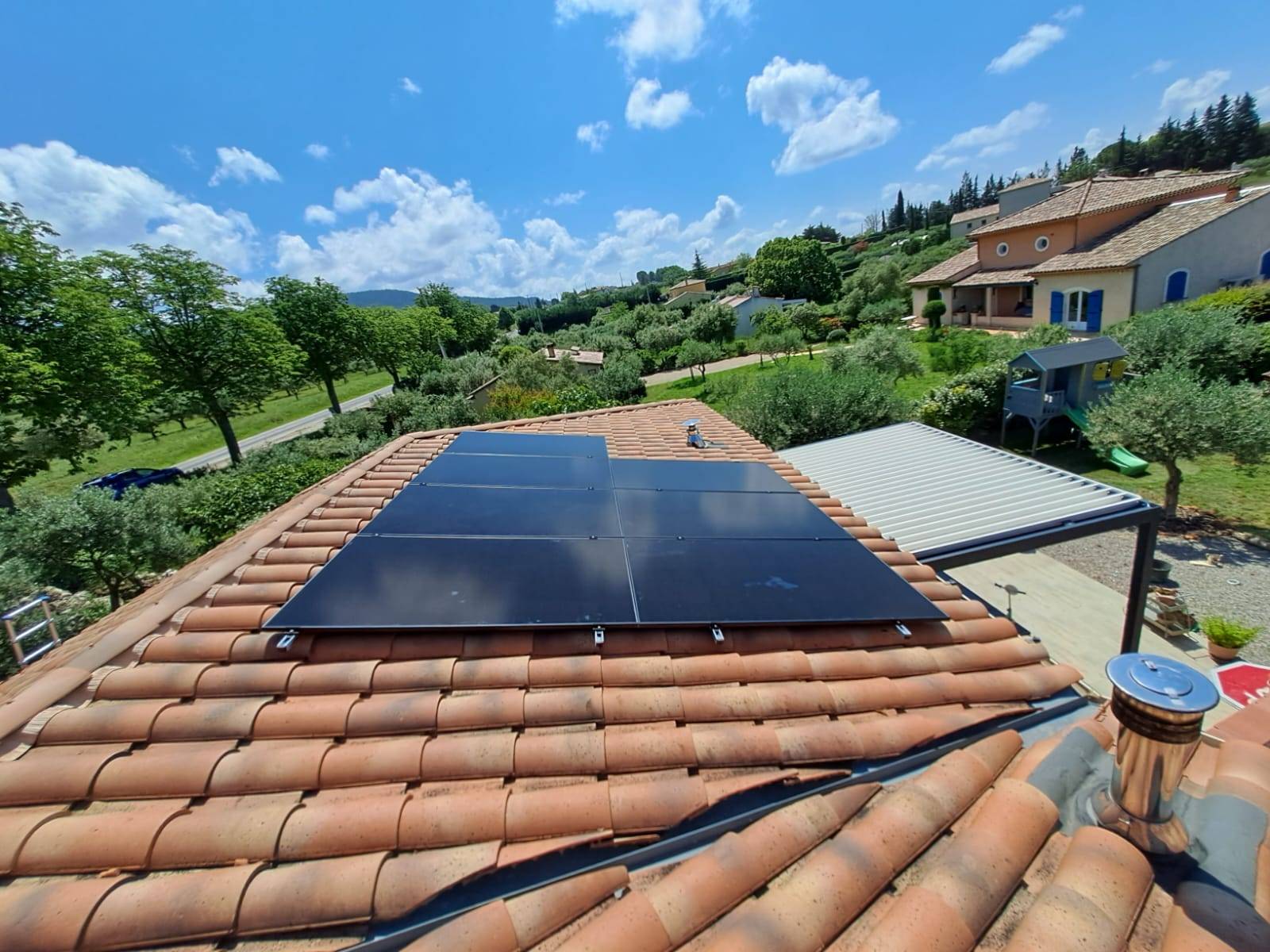 découvrez notre service d'installateur dualsun, spécialisé dans l'intégration de systèmes solaires hybrides alliant photovoltaïque et thermique. maximisez votre efficacité énergétique tout en contribuant à la préservation de l'environnement grâce à une installation professionnelle et sur mesure.