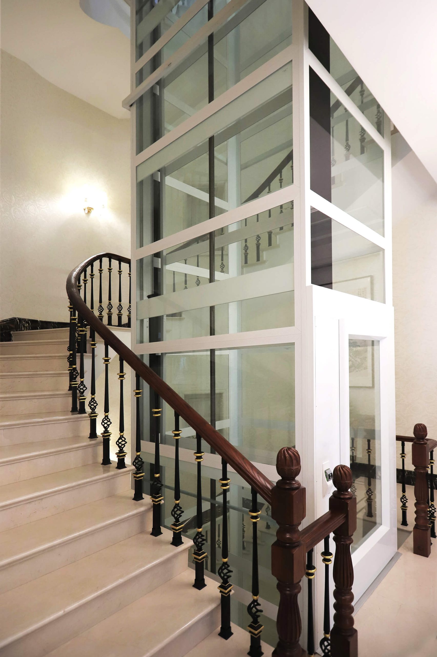 découvrez nos services d'installateur d'élévateurs, spécialisés dans la conception et l'installation d'élévateurs adaptés à vos besoins. profitant de notre expertise, assurez la sécurité et le confort de vos déplacements verticaux.