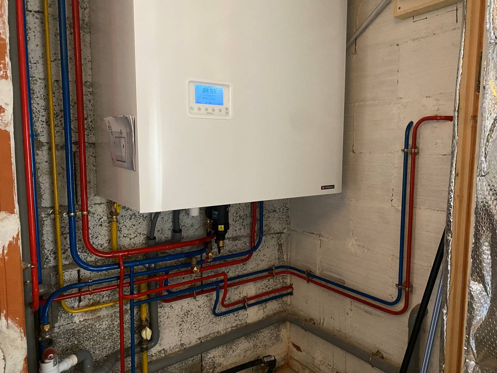 découvrez nos services d'installation frisquet pour un chauffage performant et une eau chaude sanitaire optimale. nos experts assurent une installation de qualité pour votre confort et votre bien-être.