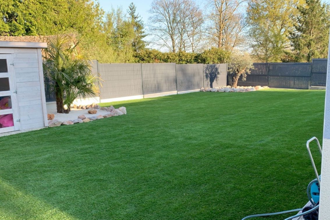 découvrez notre guide complet sur la pose de gazon synthétique. apprenez les étapes clés, les matériaux nécessaires et les conseils d'experts pour transformer votre espace extérieur en un jardin verdoyant et durable, sans entretien.