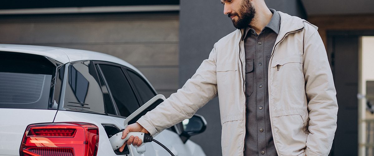découvrez nos services d'installation de bornes de recharge pour véhicules électriques (irve) par des professionnels qualifiés. bénéficiez d'une installation sur mesure, conforme aux normes en vigueur, pour recharger votre véhicule en toute sécurité et efficacité.