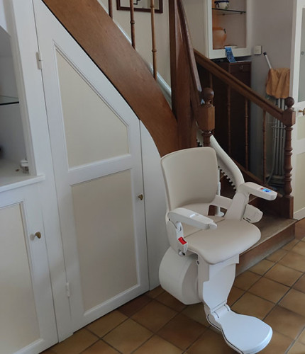 découvrez les avantages des monte-escaliers, une solution idéale pour améliorer l'accessibilité dans votre maison. transformez vos déplacements au quotidien grâce à des modèles adaptés à tous les besoins et styles.