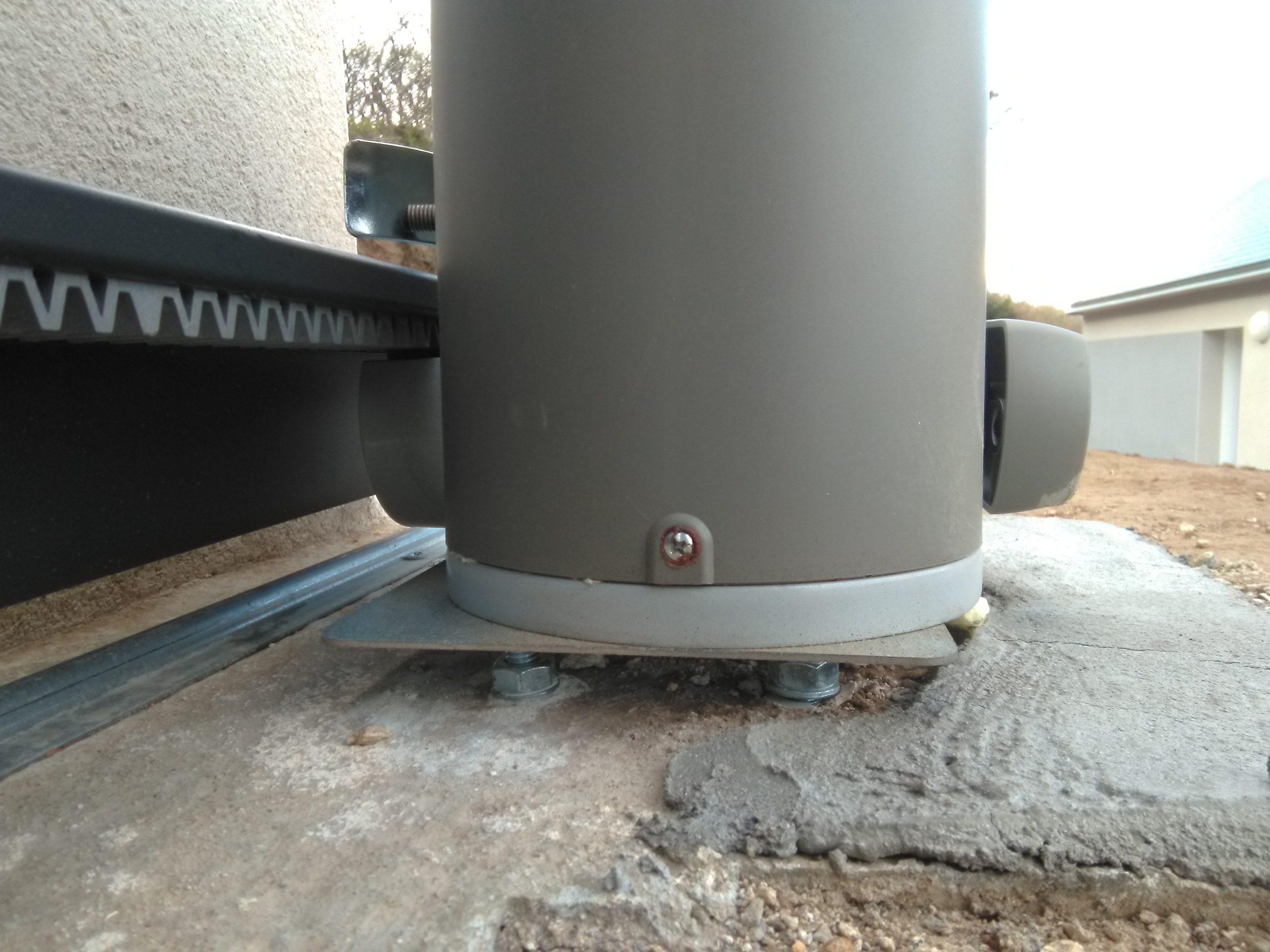 découvrez nos services d'installation de portails coulissants, adaptés à vos besoins. bénéficiez d'un accompagnement professionnel pour sécuriser et embellir votre espace extérieur avec des solutions sur mesure, alliant design et fonctionnalité.