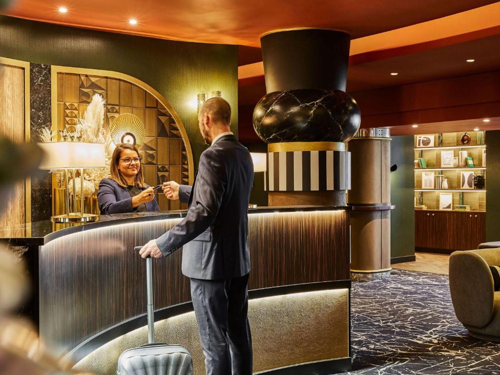 découvrez nos services d'installation de thermostats nest à paris. profitez d'une régulation optimale de votre chauffage et améliorez votre confort tout en réalisant des économies d'énergie grâce à nos experts qualifiés.