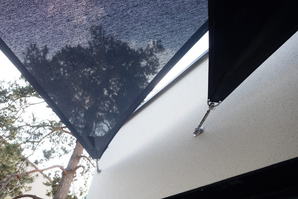 découvrez nos services d'installation d'ombrage pour protéger votre espace extérieur des rayons du soleil. bénéficiez d'une expertise professionnelle pour choisir des solutions adaptées à vos besoins et profitez d'un confort optimal dans votre jardin ou votre terrasse.