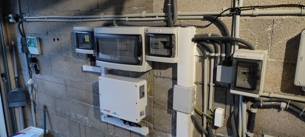 découvrez notre service d'installateur d'onduleurs, spécialisé dans l'installation et la maintenance de systèmes d'énergie renouvelable. bénéficiez d'une expertise professionnelle pour optimiser votre consommation énergétique et garantir la sécurité de vos équipements.