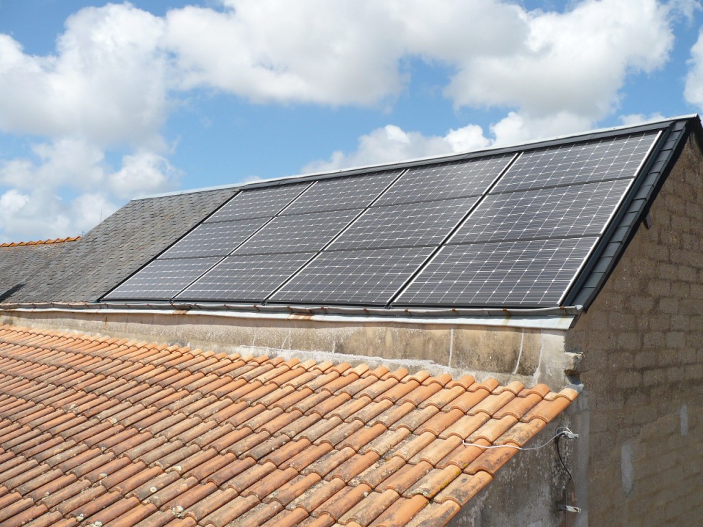 découvrez notre service d'installation de panneaux photovoltaïques en vendée (85). profitez d'une énergie renouvelable et réduisez vos factures d'électricité grâce à nos experts. contactez-nous pour un devis gratuit et personnalisé.