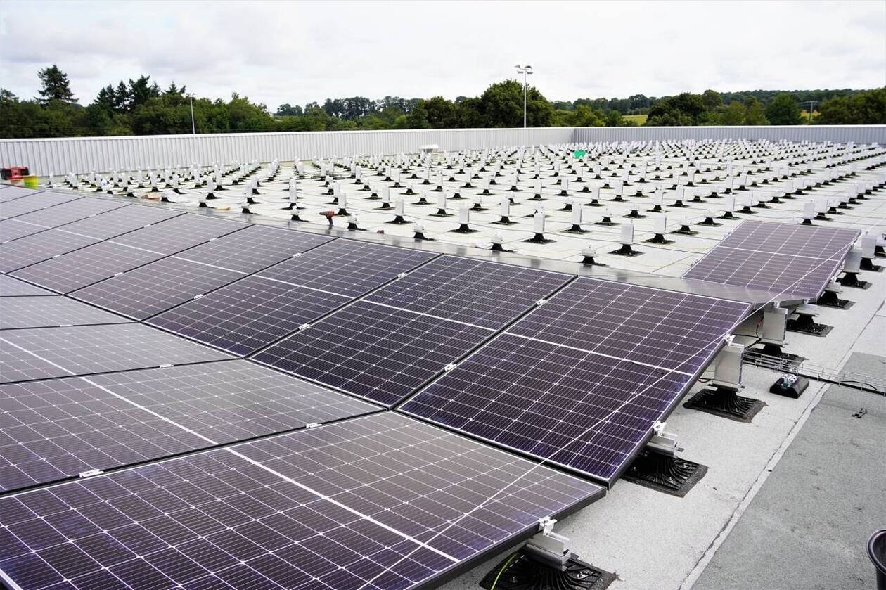 découvrez nos services d'installation de panneaux photovoltaïques à dinant. profitez d'une énergie renouvelable performante tout en réduisant votre facture d'électricité. contactez-nous pour une évaluation gratuite et devenez acteur de la transition énergétique.