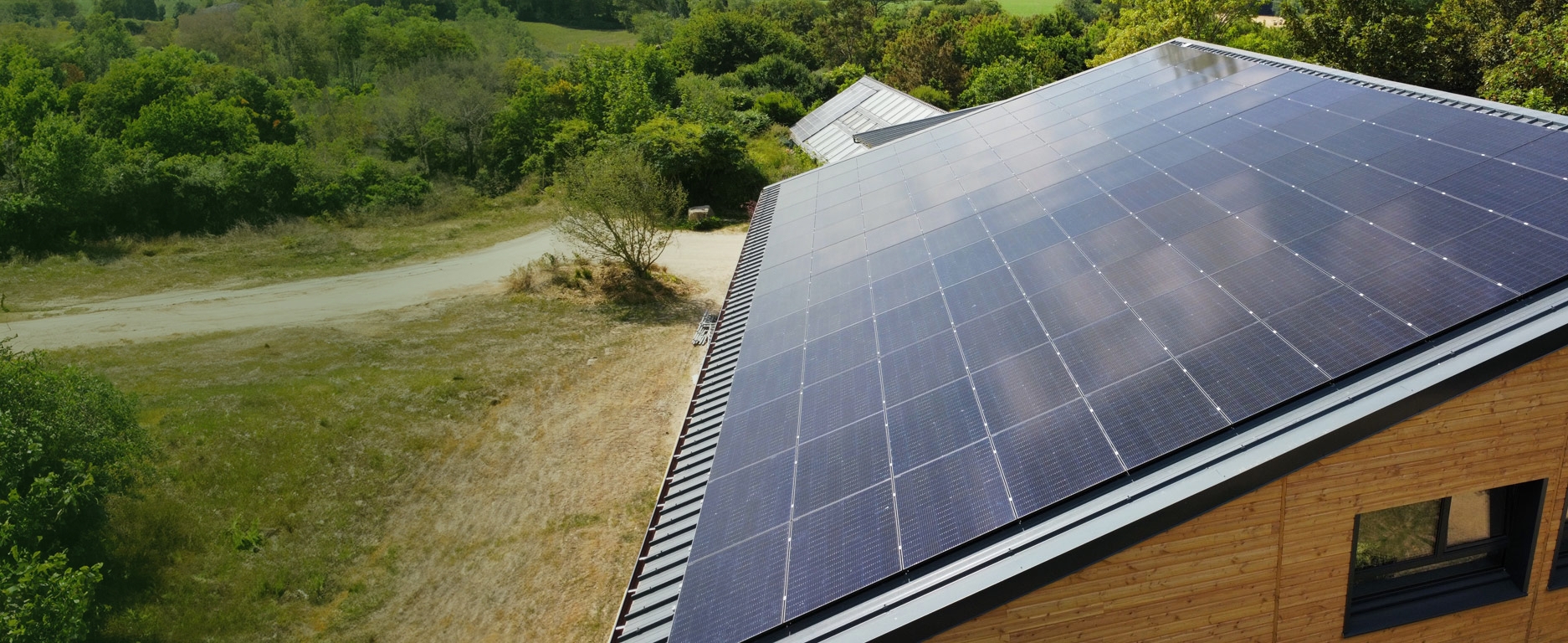 découvrez notre service d'installateur photovoltaïque dans le morbihan (56) et profitez d'une énergie solaire renouvelable et économique. nos experts vous accompagnent dans l'installation de panneaux solaires adaptés à vos besoins, garantissant performance et fiabilité. transformez votre toit en source d'énergie propre dès aujourd'hui!