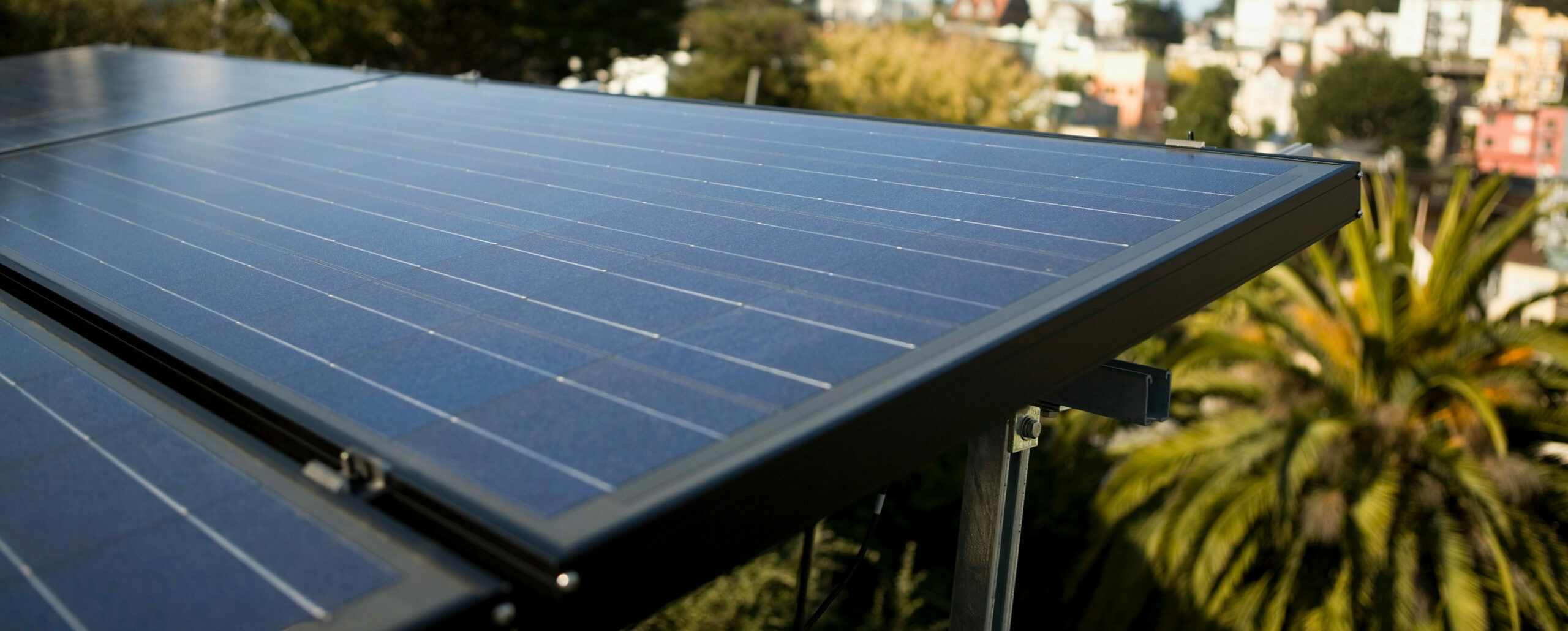 découvrez notre service d'installateur photovoltaïque à aubagne, spécialisé dans l'installation de panneaux solaires pour optimiser votre consommation d'énergie et réduire votre facture d'électricité. profitez des conseils d'experts pour un projet écologique et rentable.