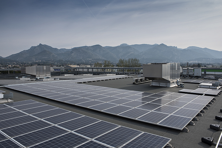 découvrez nos services d'installation photovoltaïque à aubagne. profitez d'énergies renouvelables et réduisez vos factures d'électricité grâce à nos professionnels qualifiés. contactez-nous pour un devis gratuit et transformez votre toit en une source d'énergie durable.