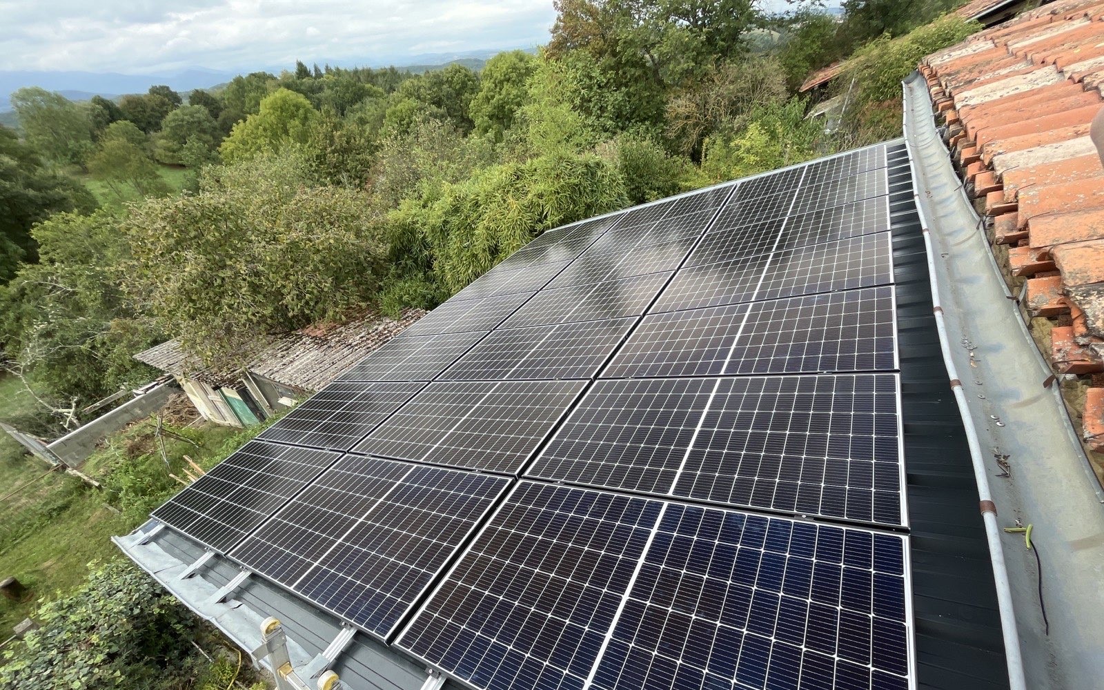 découvrez notre service d'installateur photovoltaïque à bayonne, anglet et biarritz. profitez de l'énergie solaire pour réduire vos factures et respecter l'environnement grâce à nos installations sur mesure et efficaces.