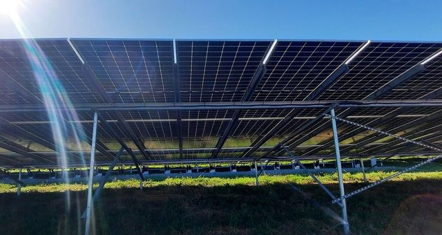 découvrez les services d'un installateur photovoltaïque en dordogne, spécialisé dans l'installation de panneaux solaires pour un avenir énergétique durable. profitez d'une expertise locale pour optimiser votre consommation d'énergie et réduire votre facture grâce aux solutions solaires adaptées à vos besoins.