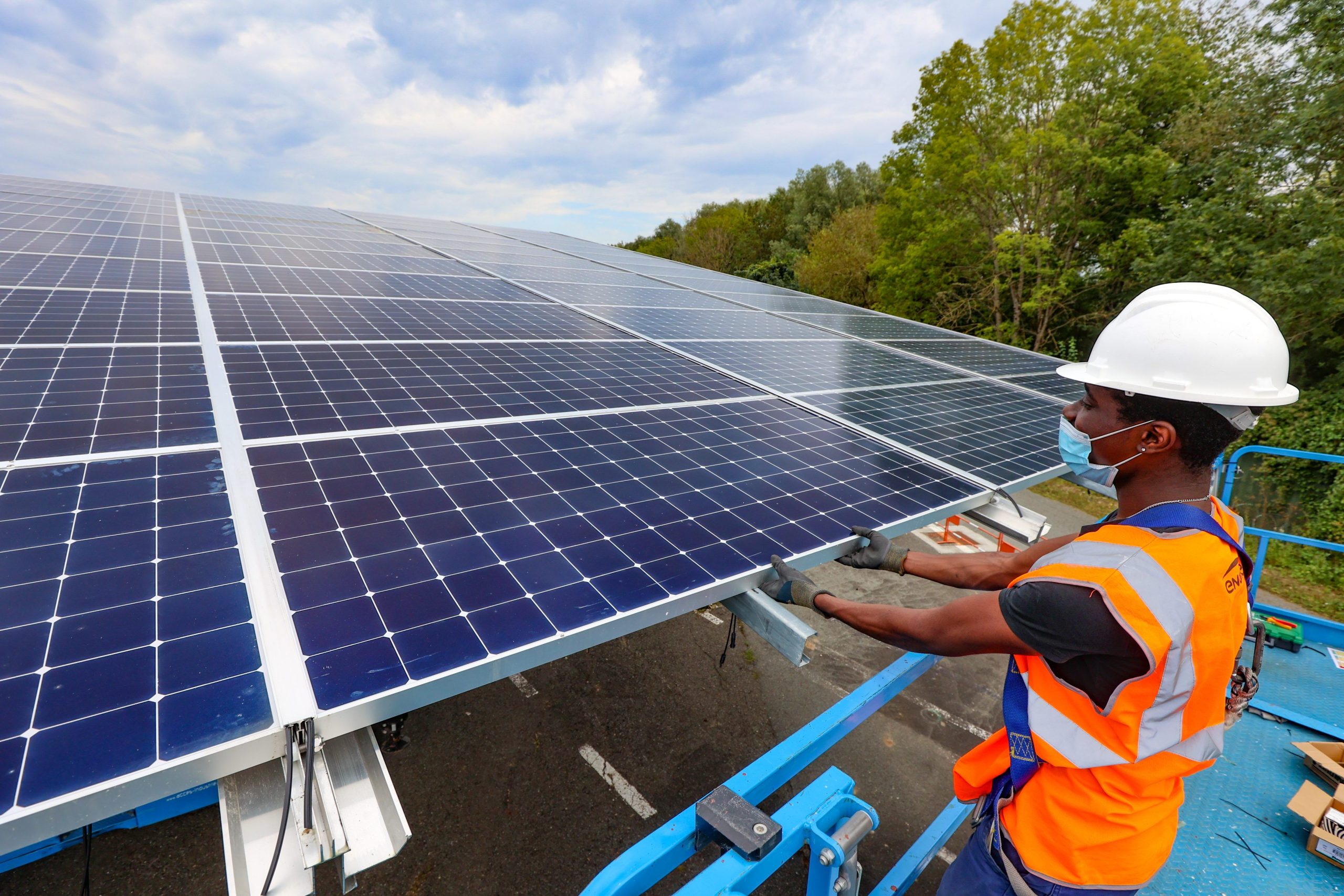 découvrez les services d'un installateur photovoltaïque dans le doubs. bénéficiez d'une expertise locale pour l'installation de panneaux solaires, réduisez votre facture d'énergie et contribuez à un avenir durable.