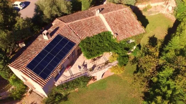 découvrez notre service d'installateur photovoltaïque à limoges, spécialisé dans l'installation de panneaux solaires de haute qualité pour optimiser votre consommation d'énergie. profitez d'économies sur vos factures et d'un choix responsable pour l'environnement!